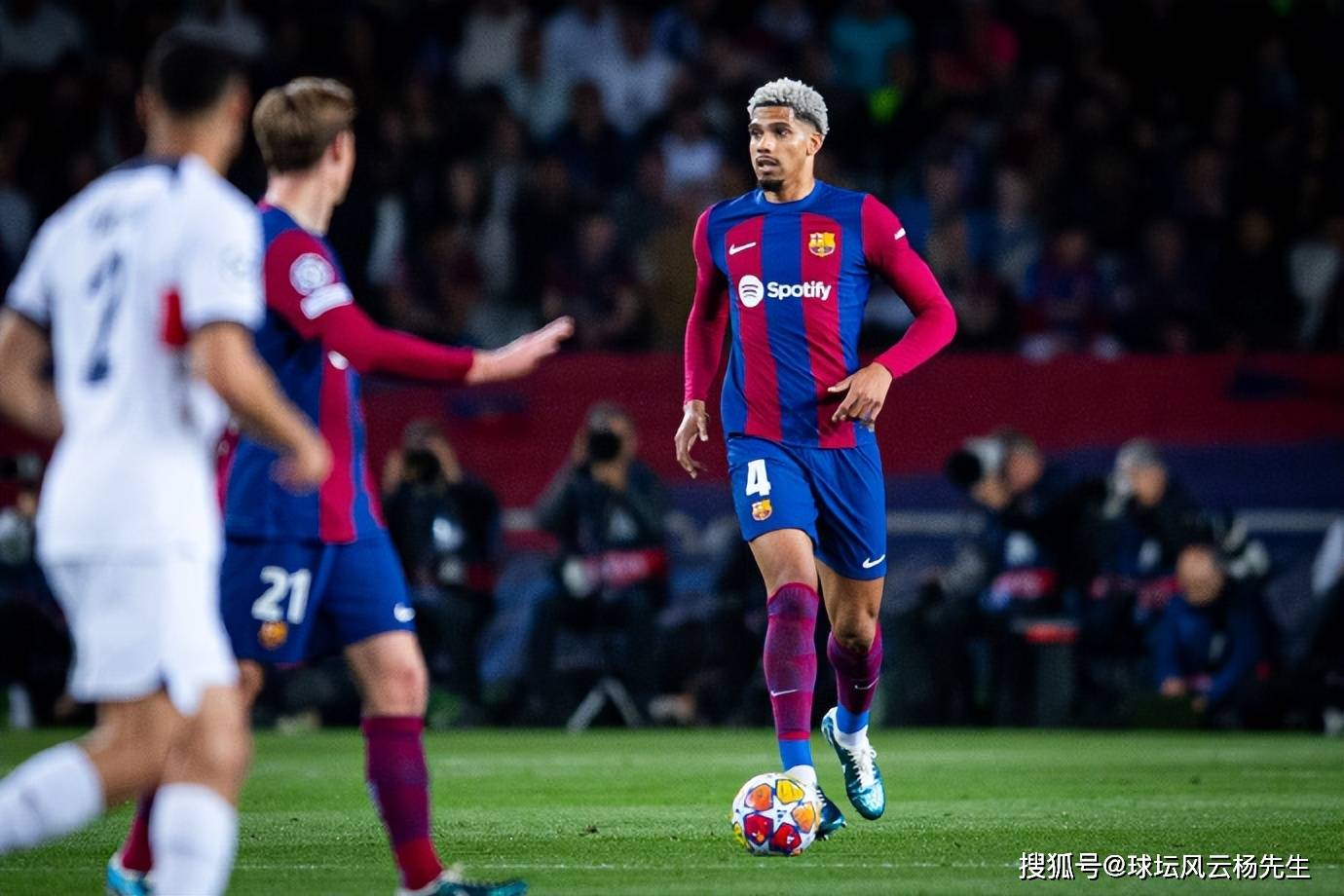 德信app下载-欧冠半决赛战况激烈，巴塞罗那遭逆转落败