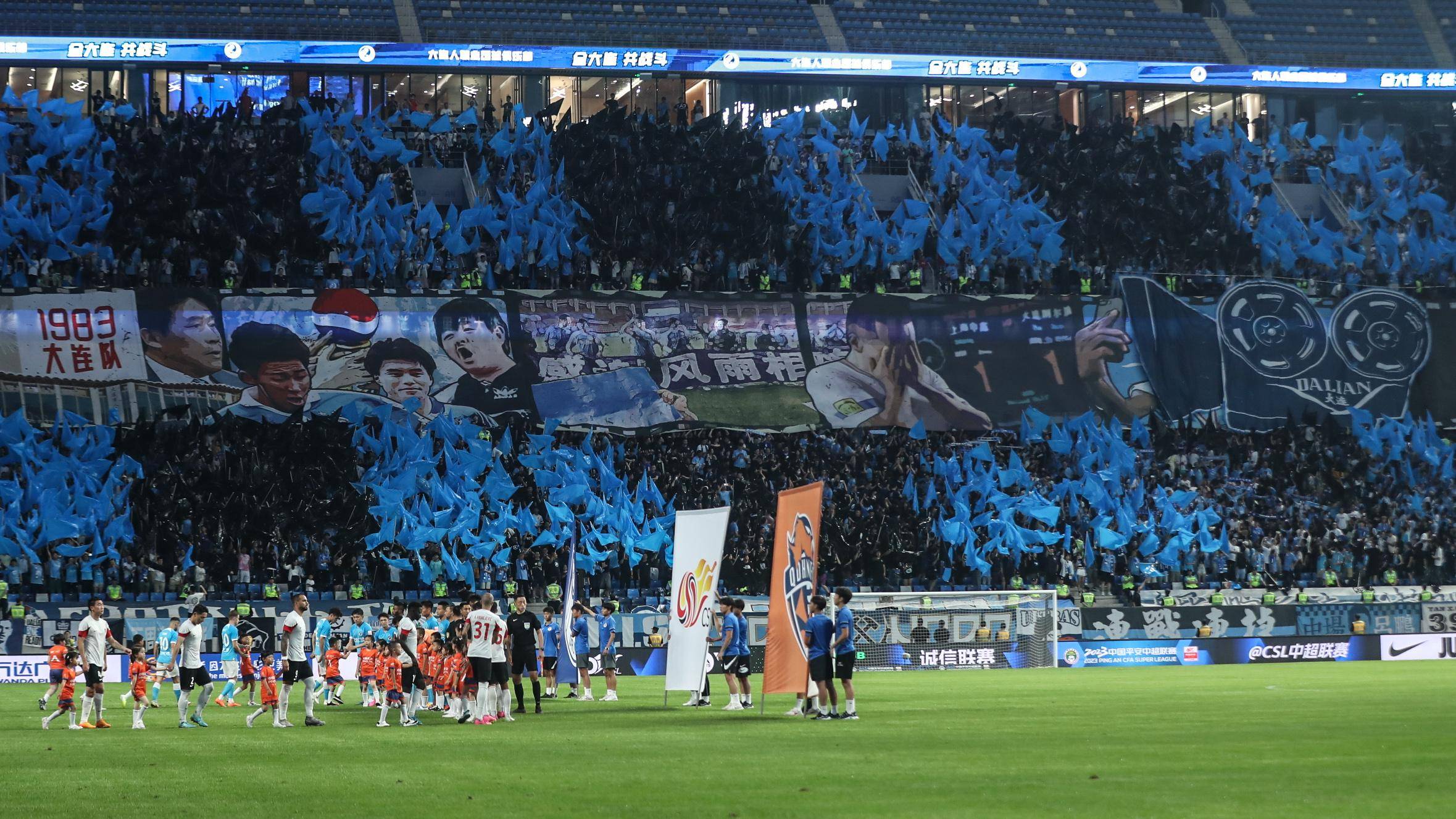 德信官网下载-精彩比赛中，主队战胜对手，球迷欢呼雀跃