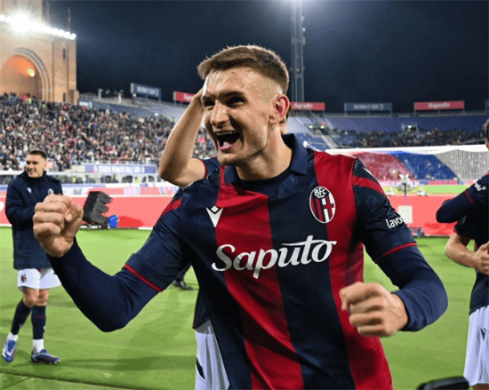 乌迪内斯客场逆转,意外赢得比赛 乌迪内斯客场逆转,意外赢得比赛