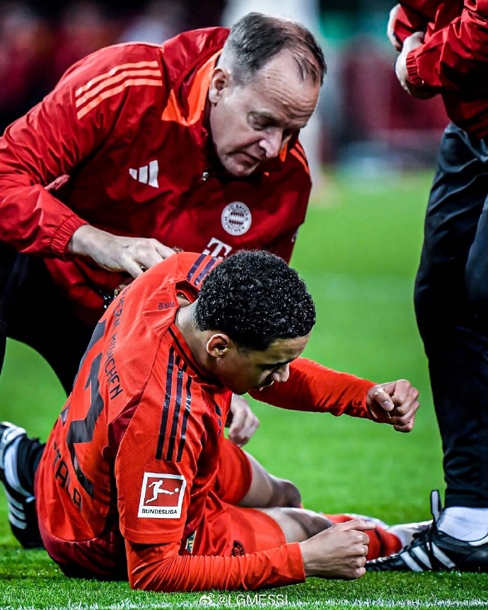 德信体育-奥格斯堡队员勇敢拼搏，取得胜利