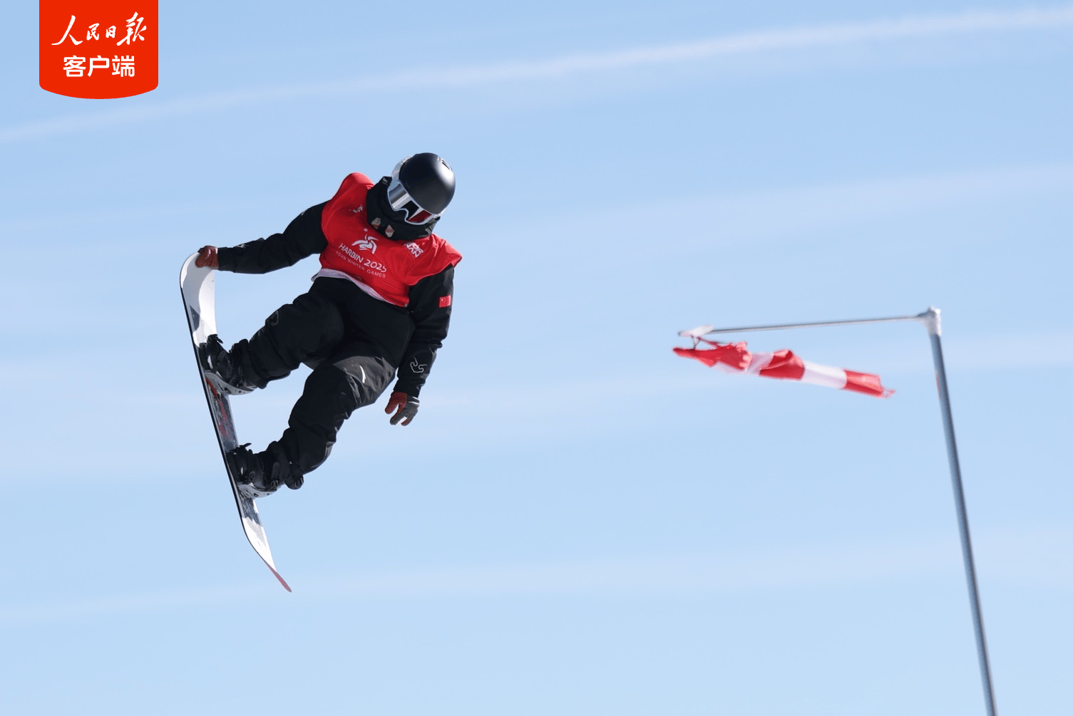 斯洛文尼亚滑雪选手高空飘逸,斩获金牌 斯洛文尼亚滑雪选手高空飘逸,斩获金牌