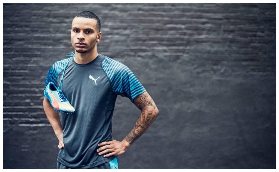 德信app-惊险交锋！国际名将对决，现场气氛紧张异常